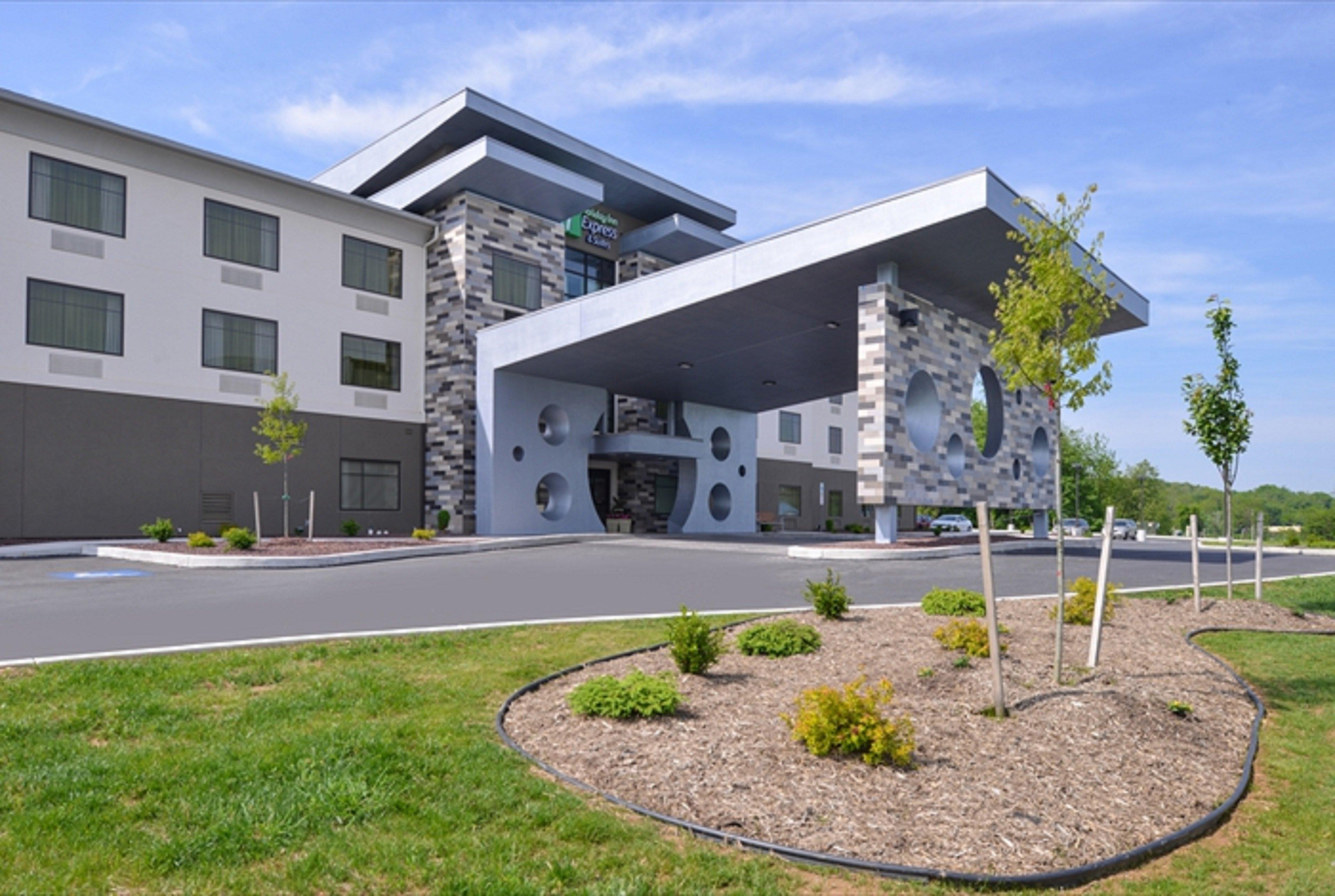 Holiday Inn Express & Suites Shippensburg By Ihg Exterior photo