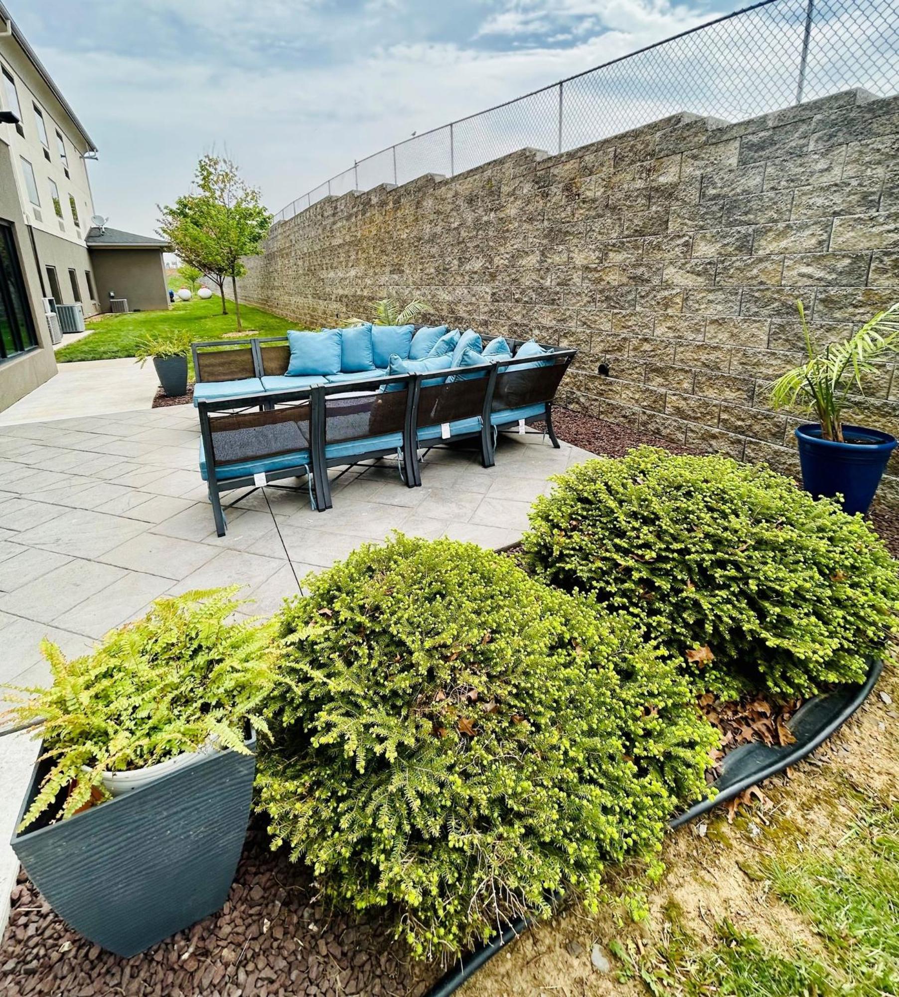 Holiday Inn Express & Suites Shippensburg By Ihg Exterior photo