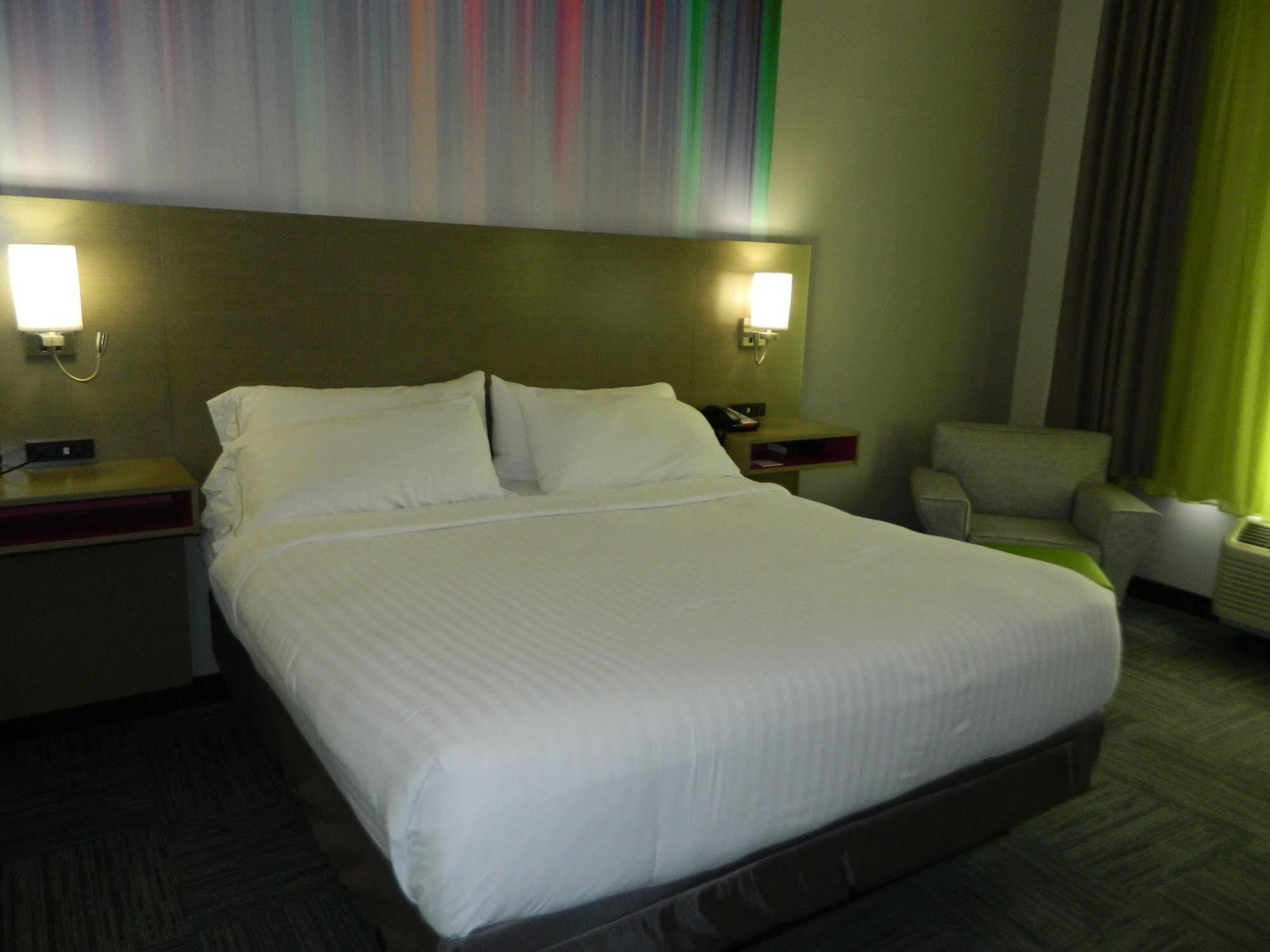 Holiday Inn Express & Suites Shippensburg By Ihg Exterior photo