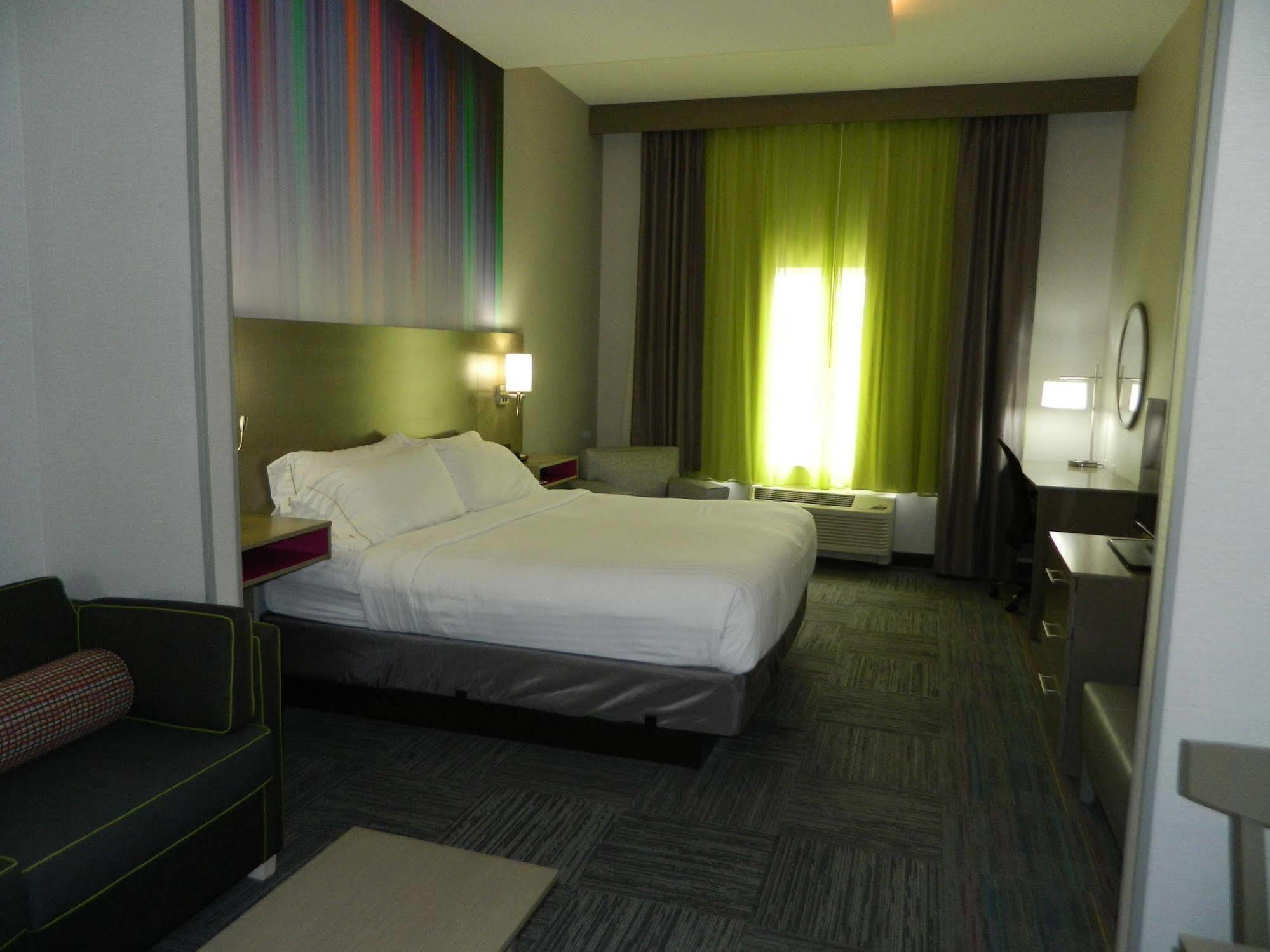 Holiday Inn Express & Suites Shippensburg By Ihg Exterior photo